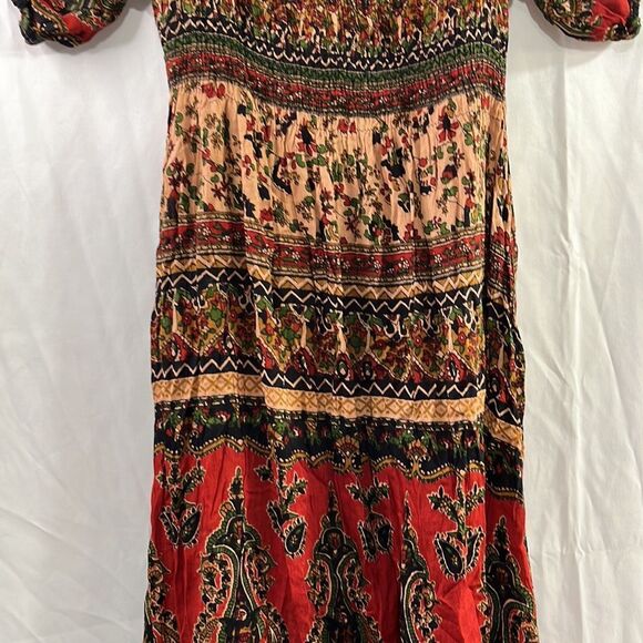 Small boho Ana and rose dress longer sides elastic top area. Rayon - Picture 3 of 6